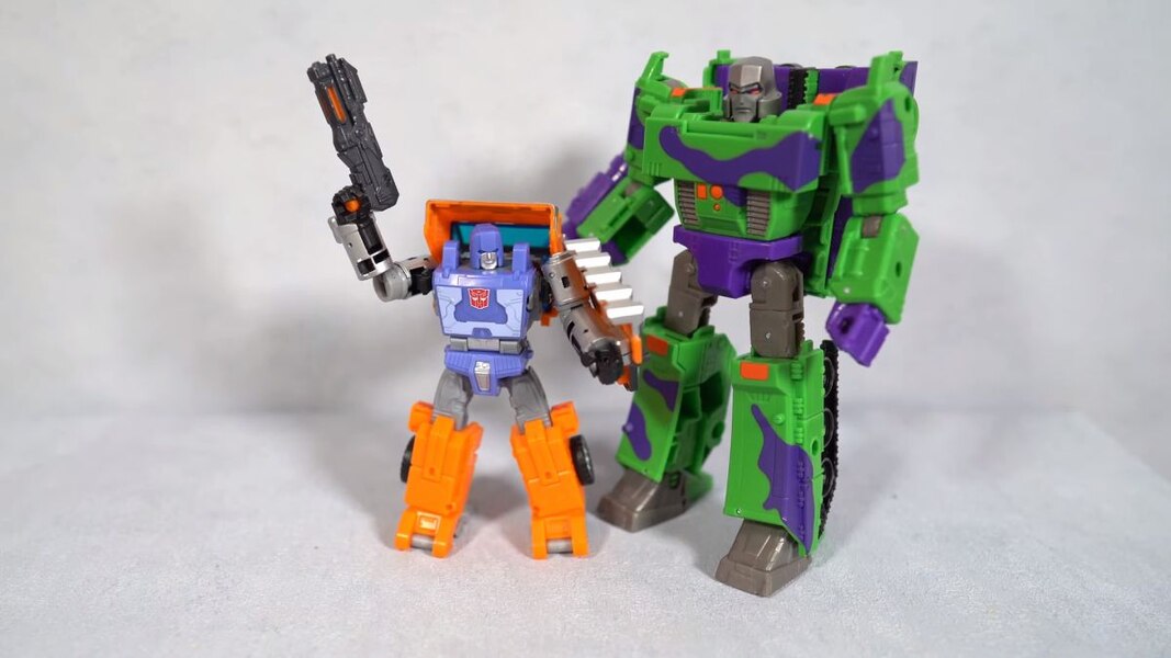 Transformers Kingdom Huffer  (32 of 37)